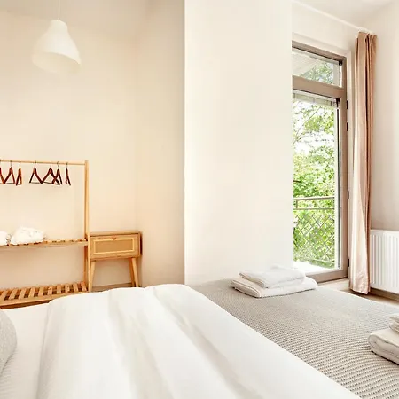 Whisper By Oval Hotell