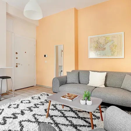 Whisper By Oval Hotell